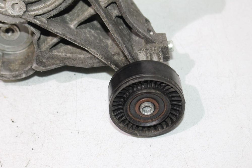 ŁAPA ALTERNATORA AUDI A4 B7  038903143D