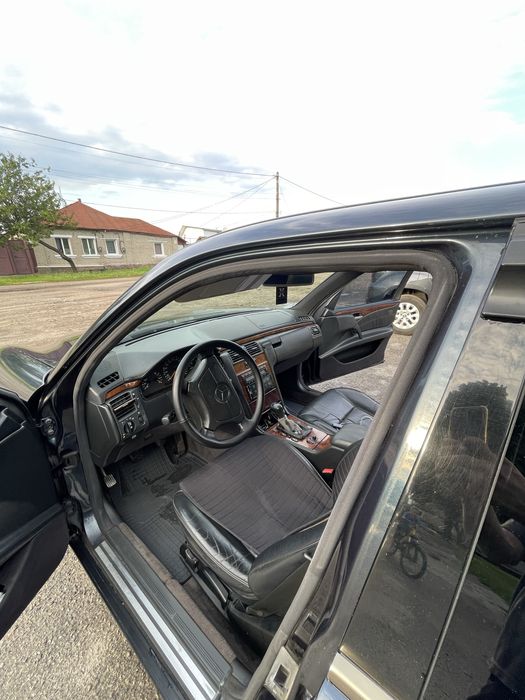 В отличном состояниї мерседес w210 e240 Обмен,Торг!!!