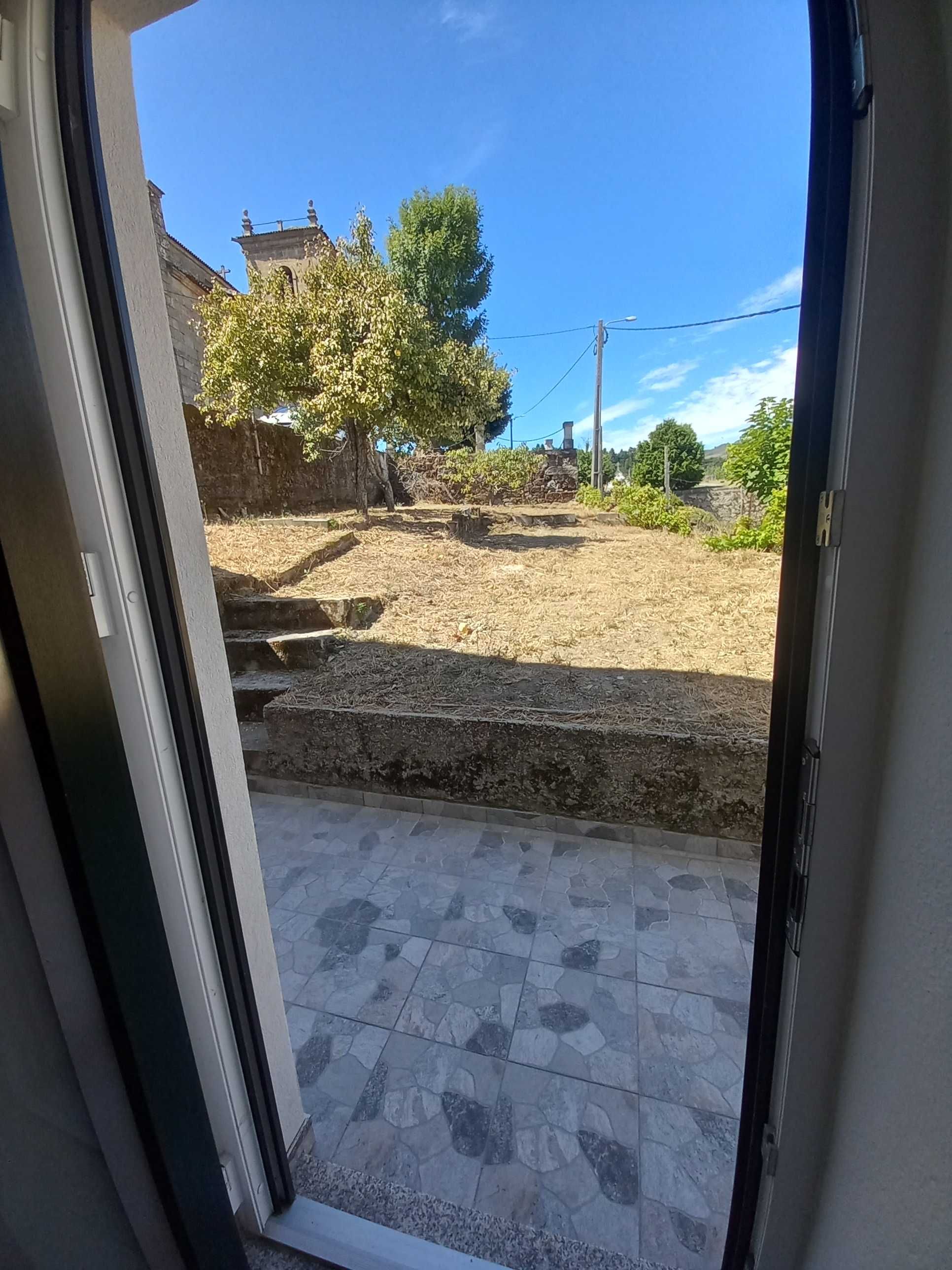 Moradia V3 com terreno, em Lamego