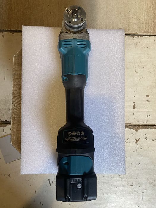 Полірувальна машина акумуляторна Makita 9237B - 5.0A/h - 36V