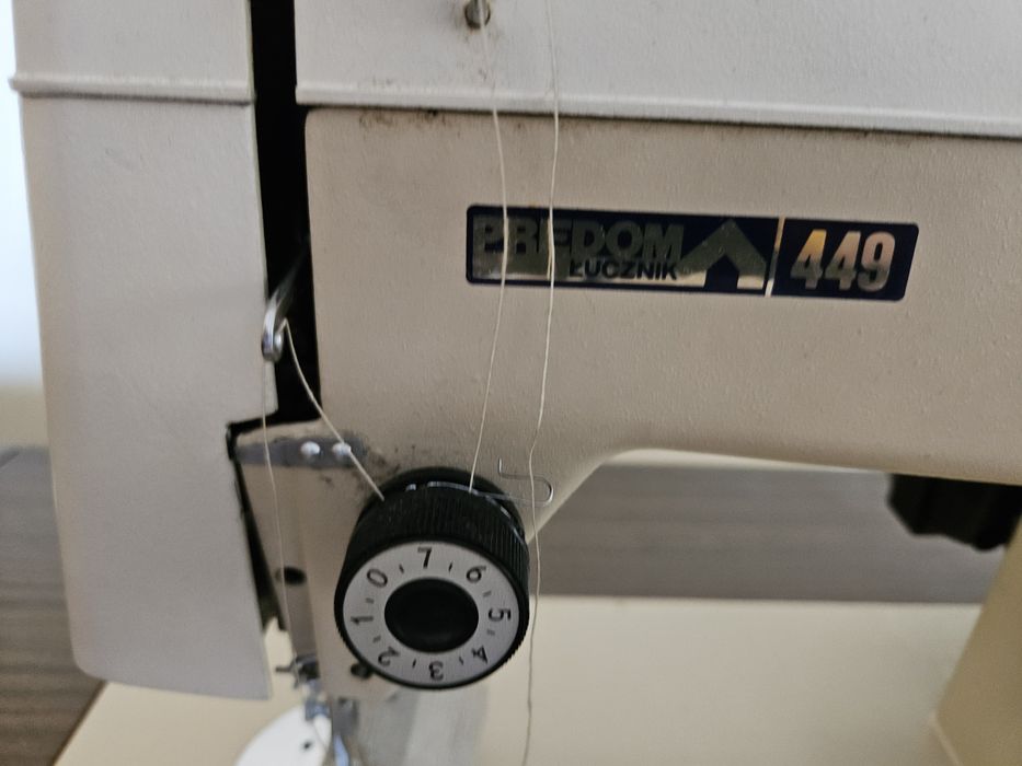 Maszyna do szycia z szafką Łucznik elektryczna