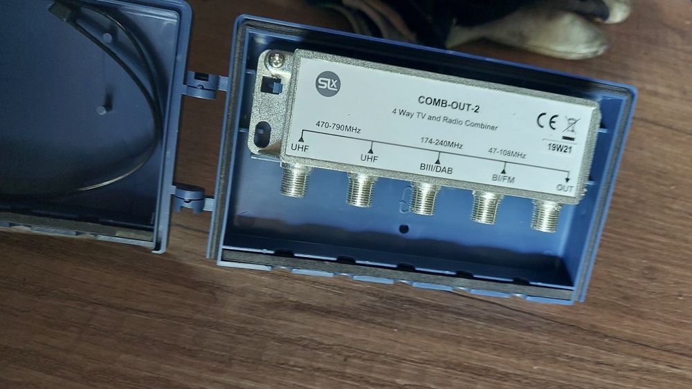 Rozdzielacz tv z hermetycznym zamknięciem