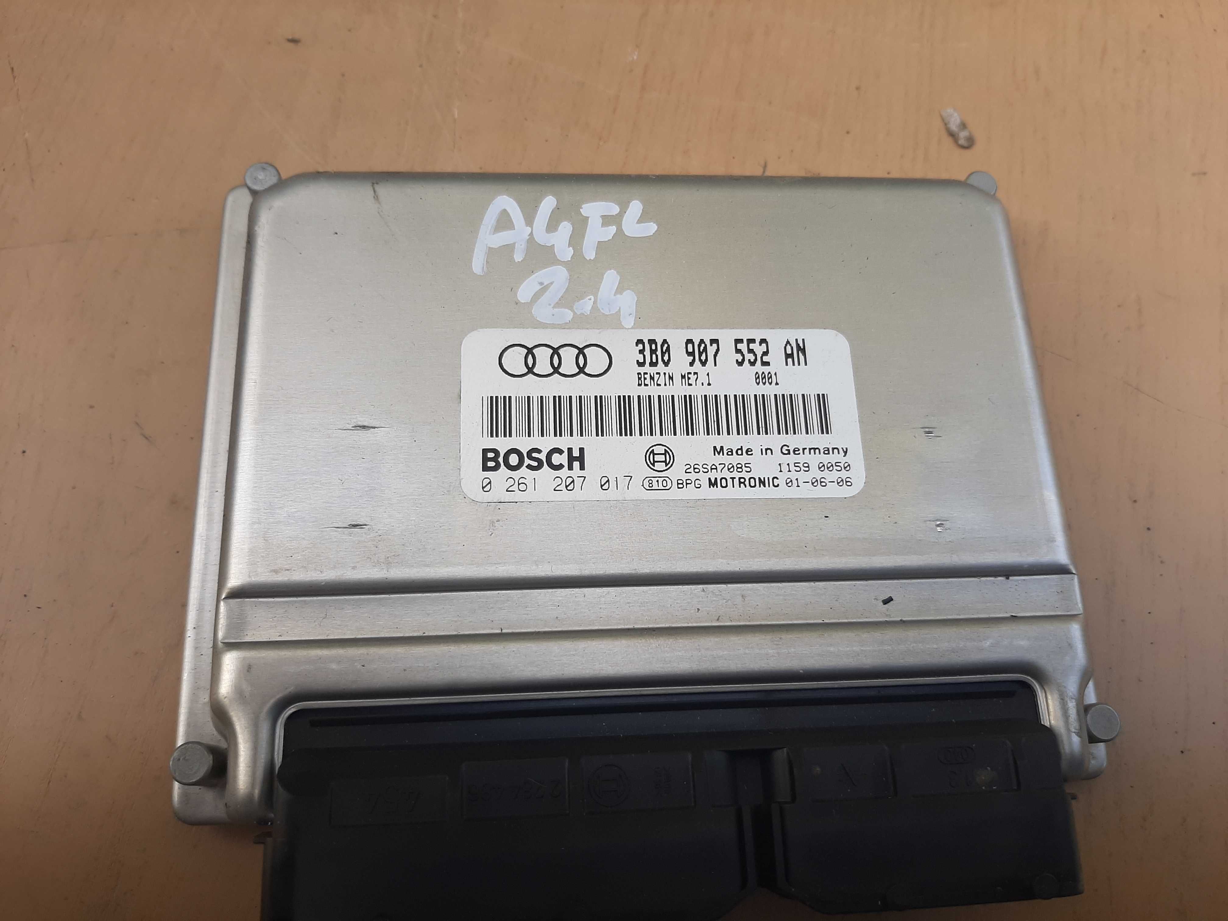 Komputer sterownik silnika audi a4 b5 2.4 benzyna 552AN