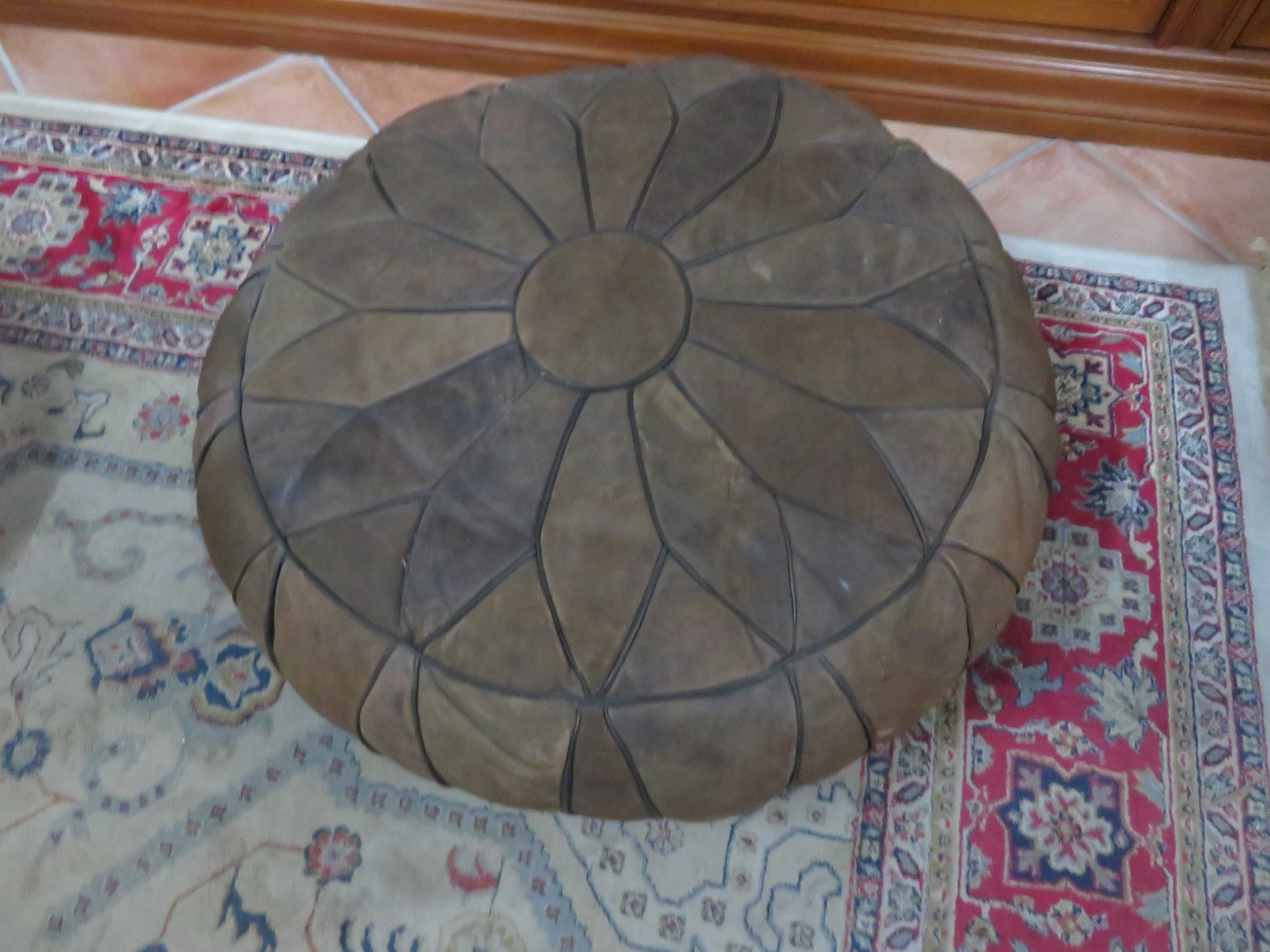 Pouf de coiro da marca Tom