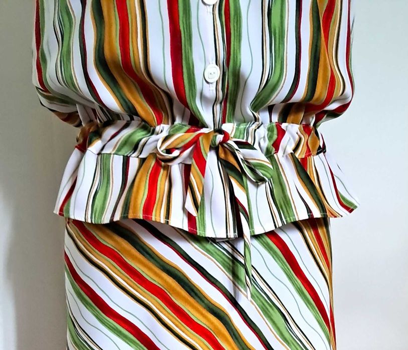 Wielofunkcyjny komplet spódnica z bluzką w paski M/S 38/36