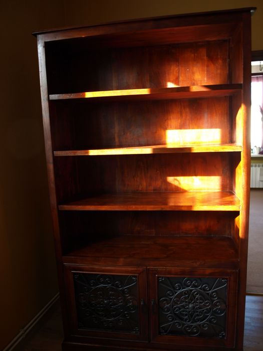 Duża Witryna, biblioteczka indyjska kolonialna