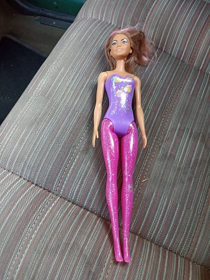 Imprezowa lalka barbie kolorowa stylizacja 2020 Mattel