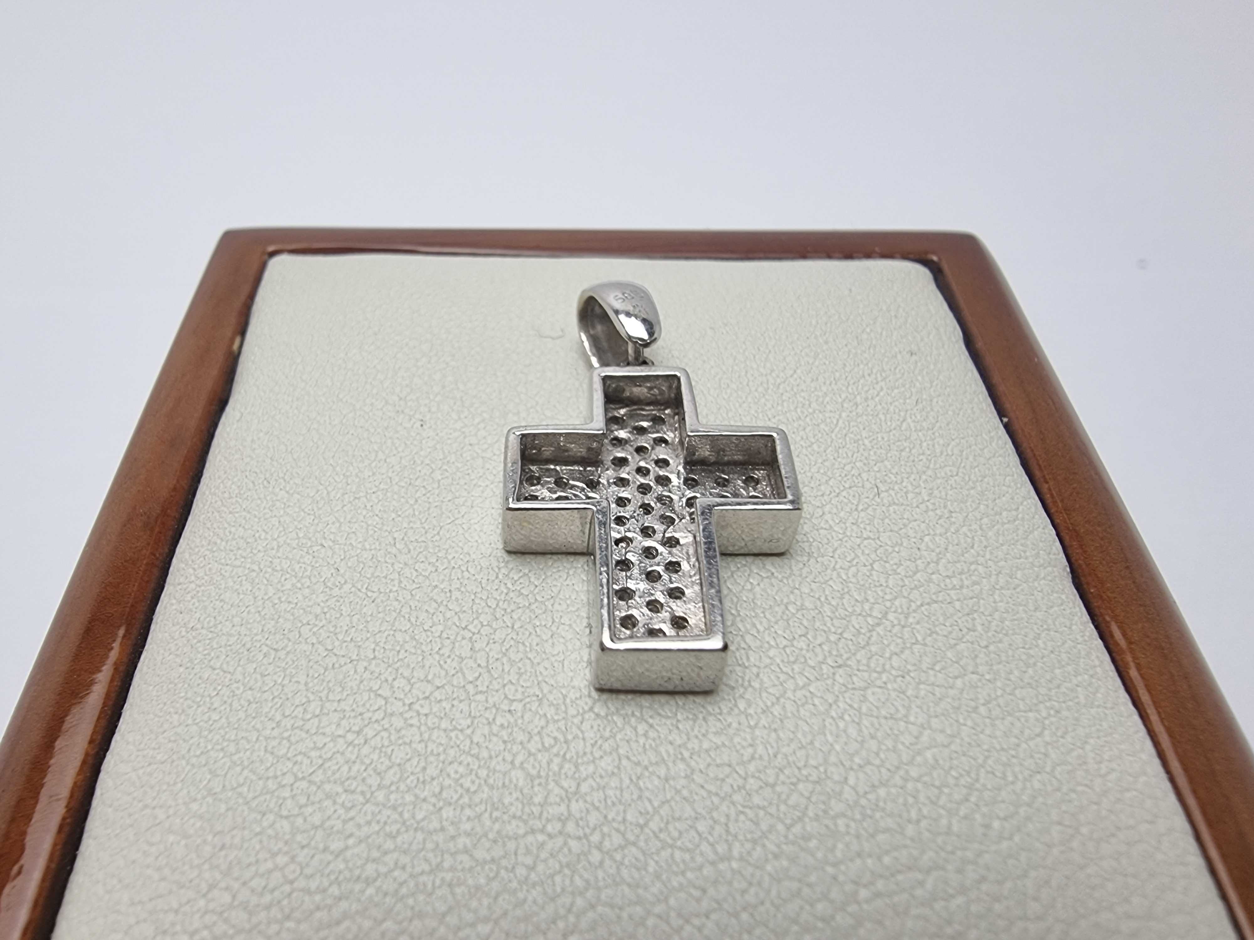 Krzyżyk z cyrkoniami z Białego złota 2,69 g 585 14 K Wrocław