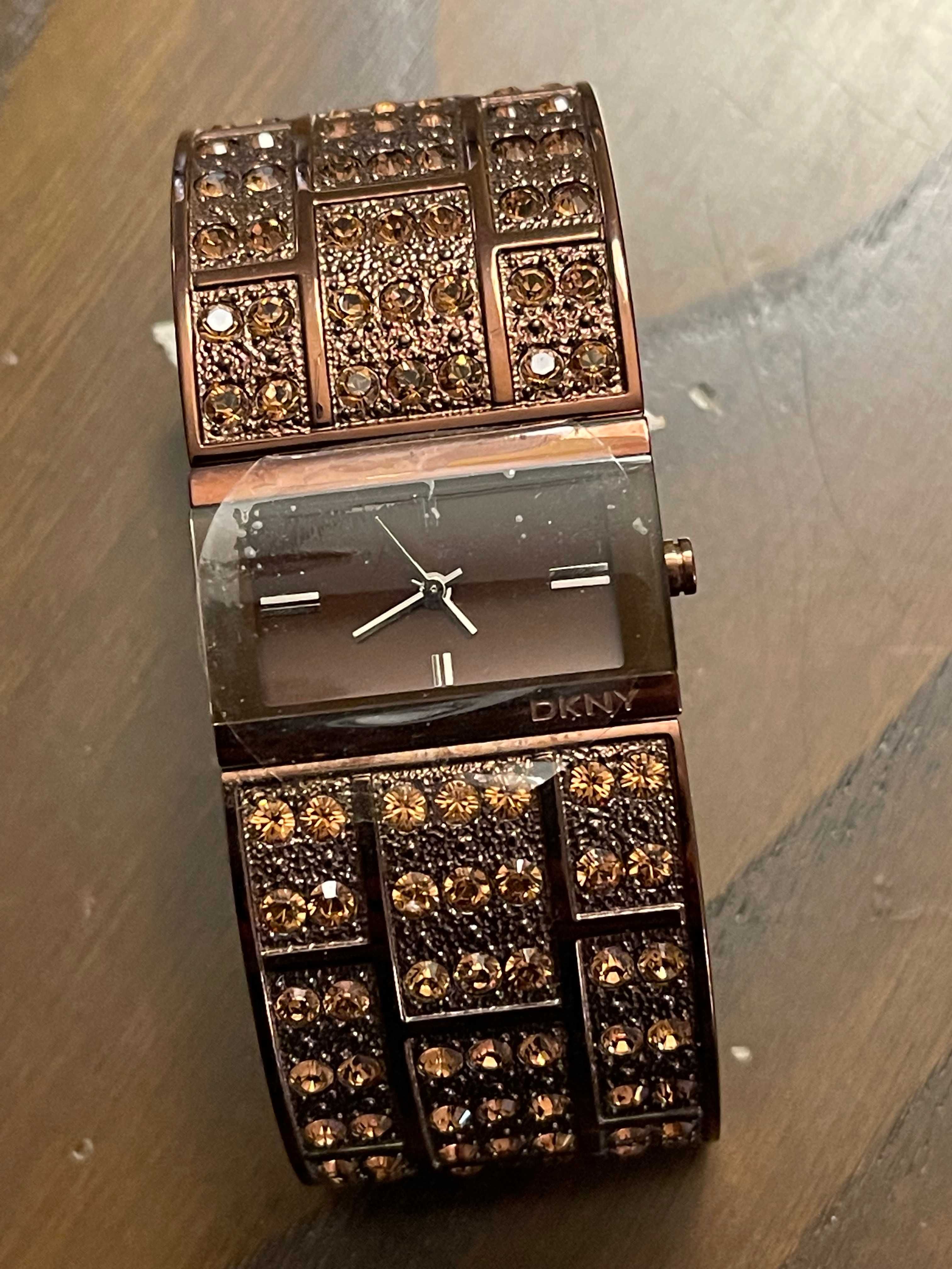 Relógio DKNY 3895 bracelete com cristais - NOVO