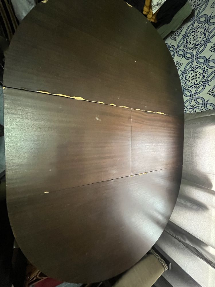 mesa grande e conjunto de 5 cadeiras
