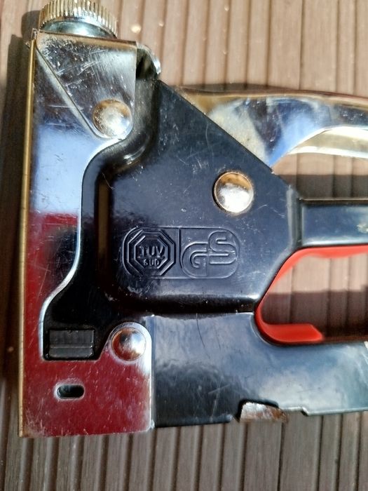 Zszywacz tapicerski, taker