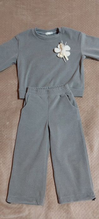 Теплий костюм на дівчинку 110-116