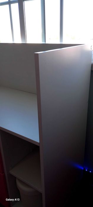 Muda fraldas, secretária