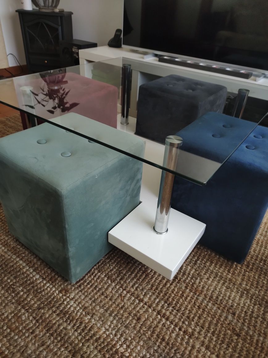 Oportunidade Mesa de centro linda e impecável  com 4 puffs