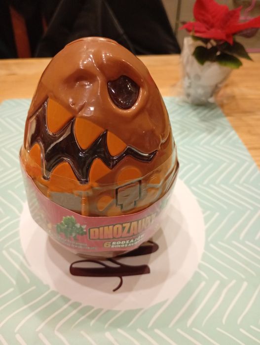 Figurka  dinozaura jajko
