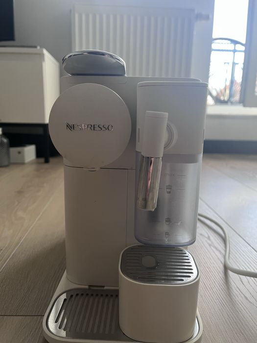 Nespresso Latissima Delonghi - bialy