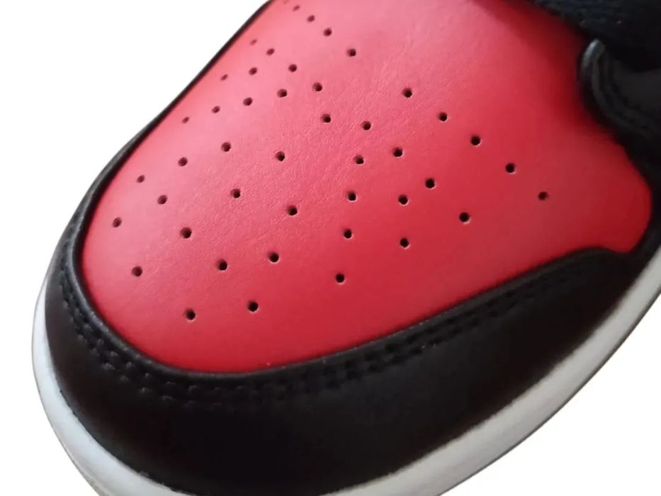 Air Jordan 1 Mid White Black Red (2022)