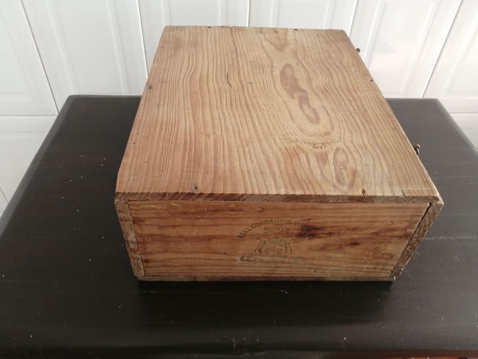 antigas caixas em madeira para vinhos