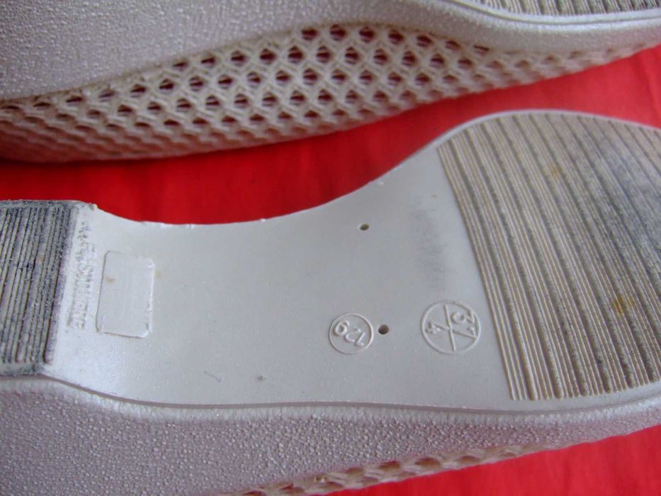Buty espadryle damskie elastyczne  rozmiar 36-37 (4) dł. wkładki 23 cm