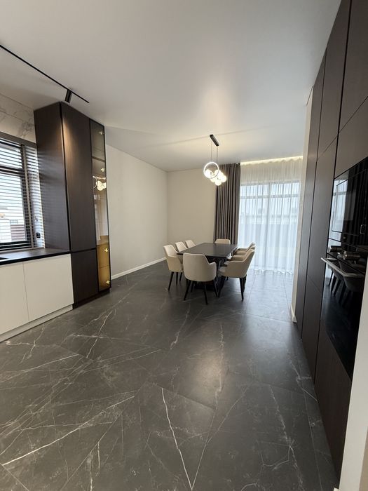 Будинок з газом в Стоянці! Закрите котеджне містечко з озером!