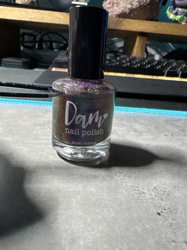 Dam Nail Polish lakier do paznokci multichrom Crying rn
