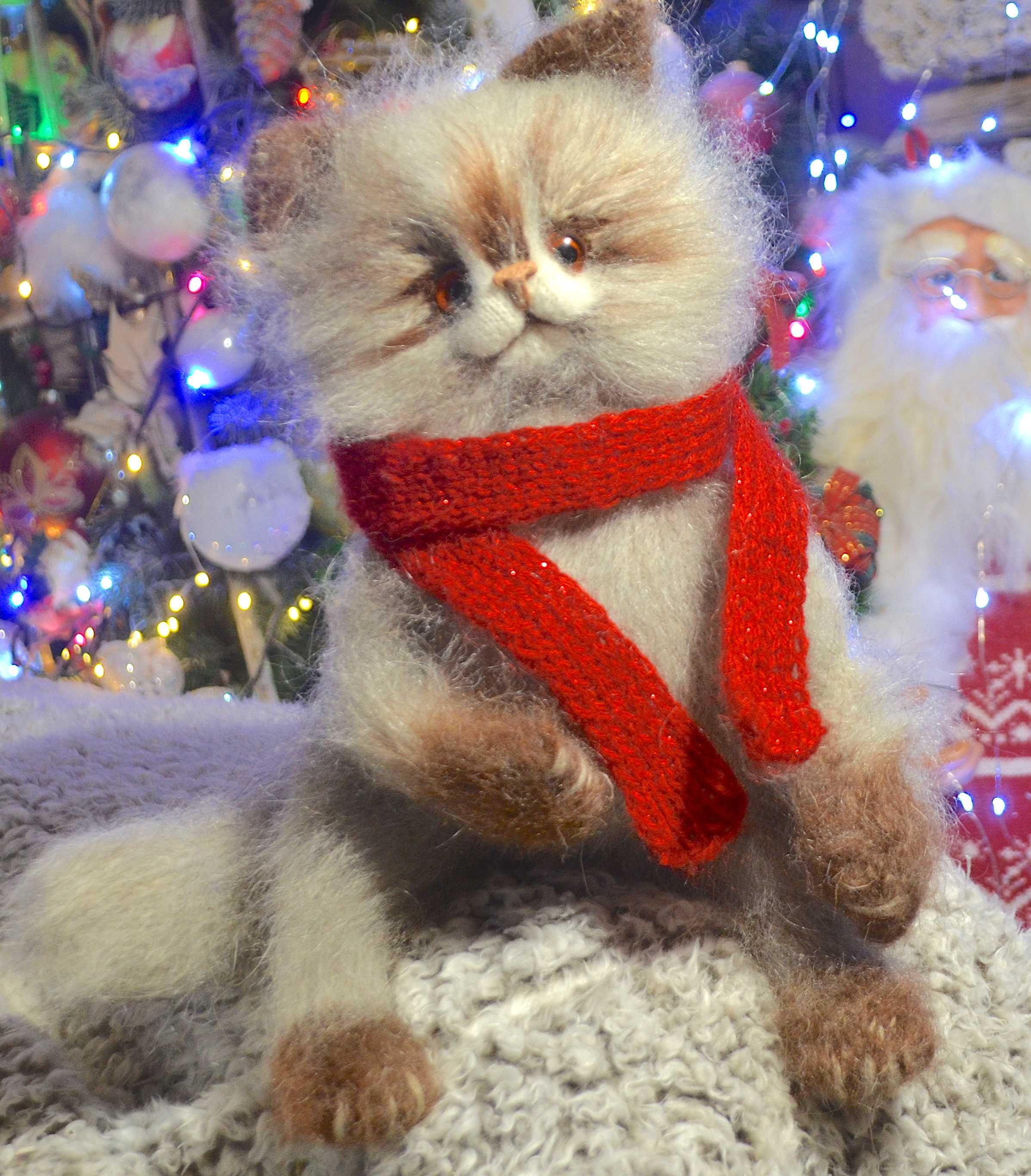 Мягкая игрушка Пушистый сиамский котик в шарфе