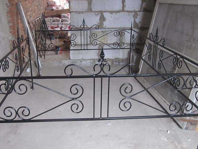 Оградки ритуальні, хрести, столики, лавочки