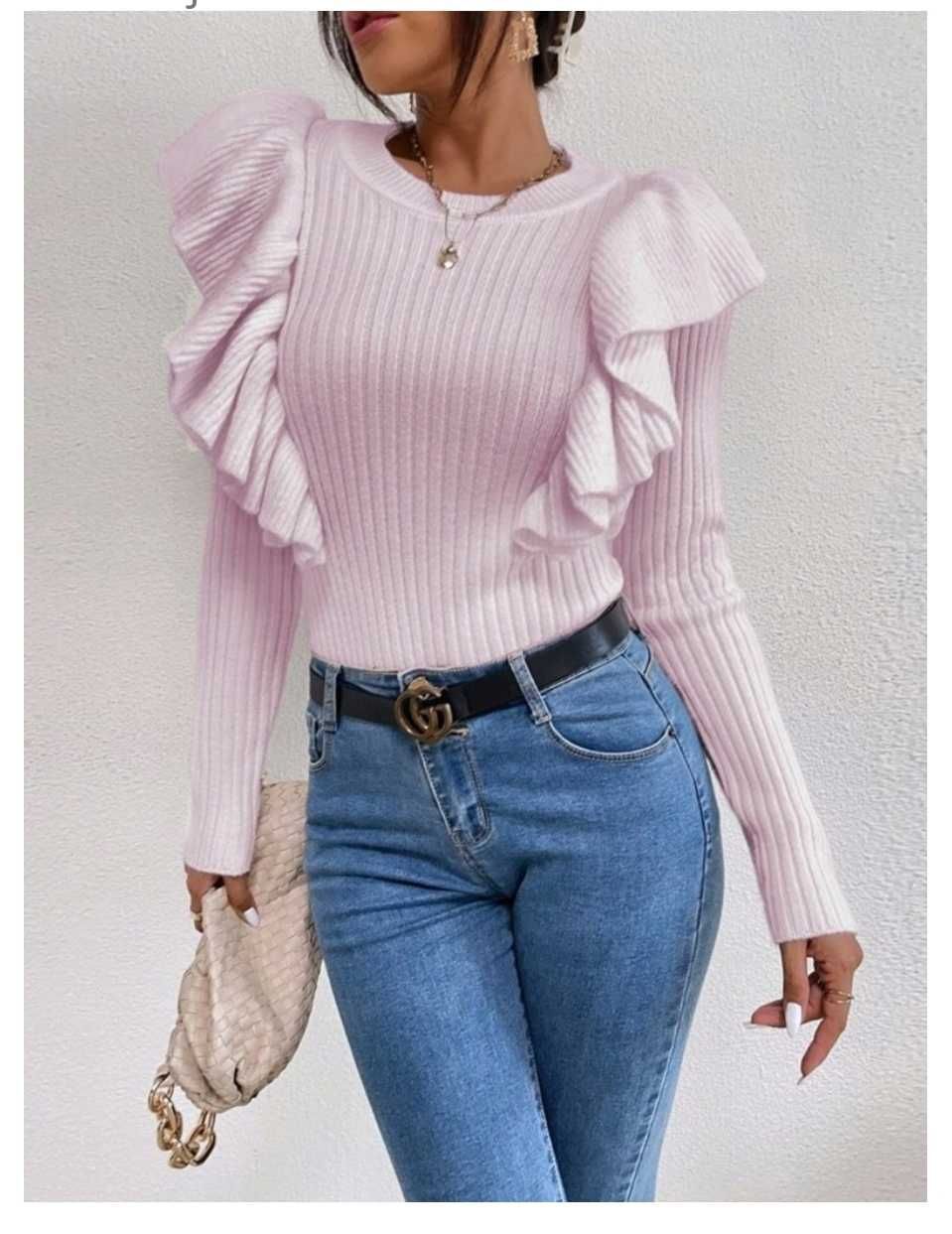 Sweter różowy z falbanami