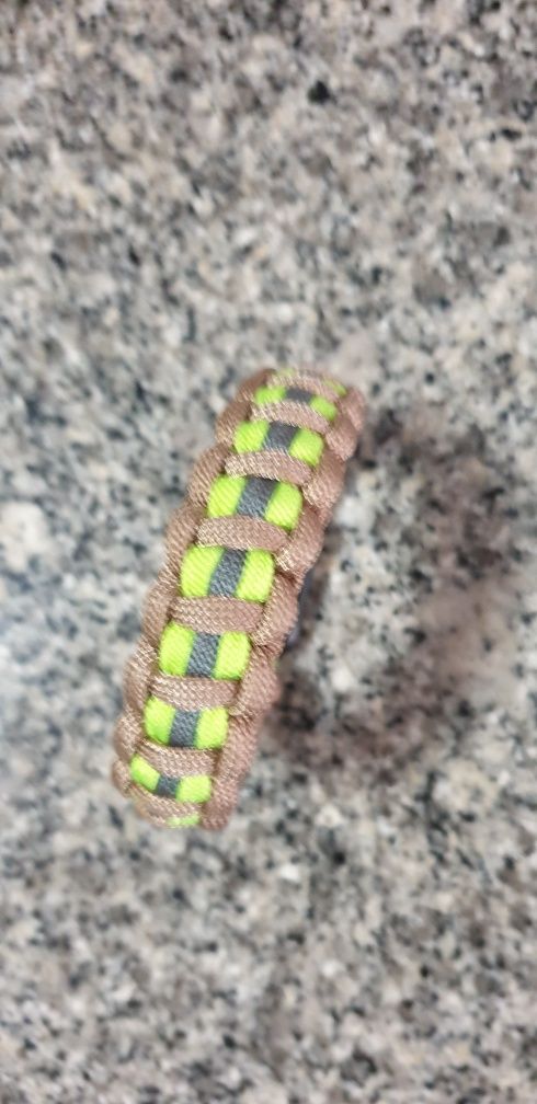 Pulseira de sobrevivência
