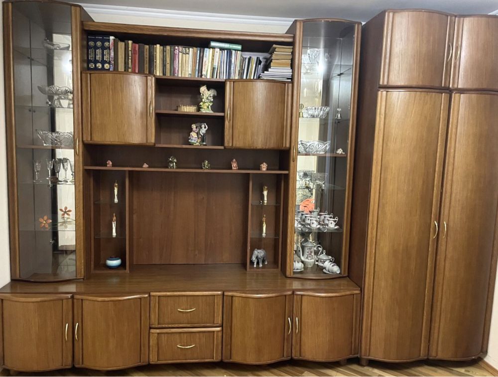 Меблева стінка