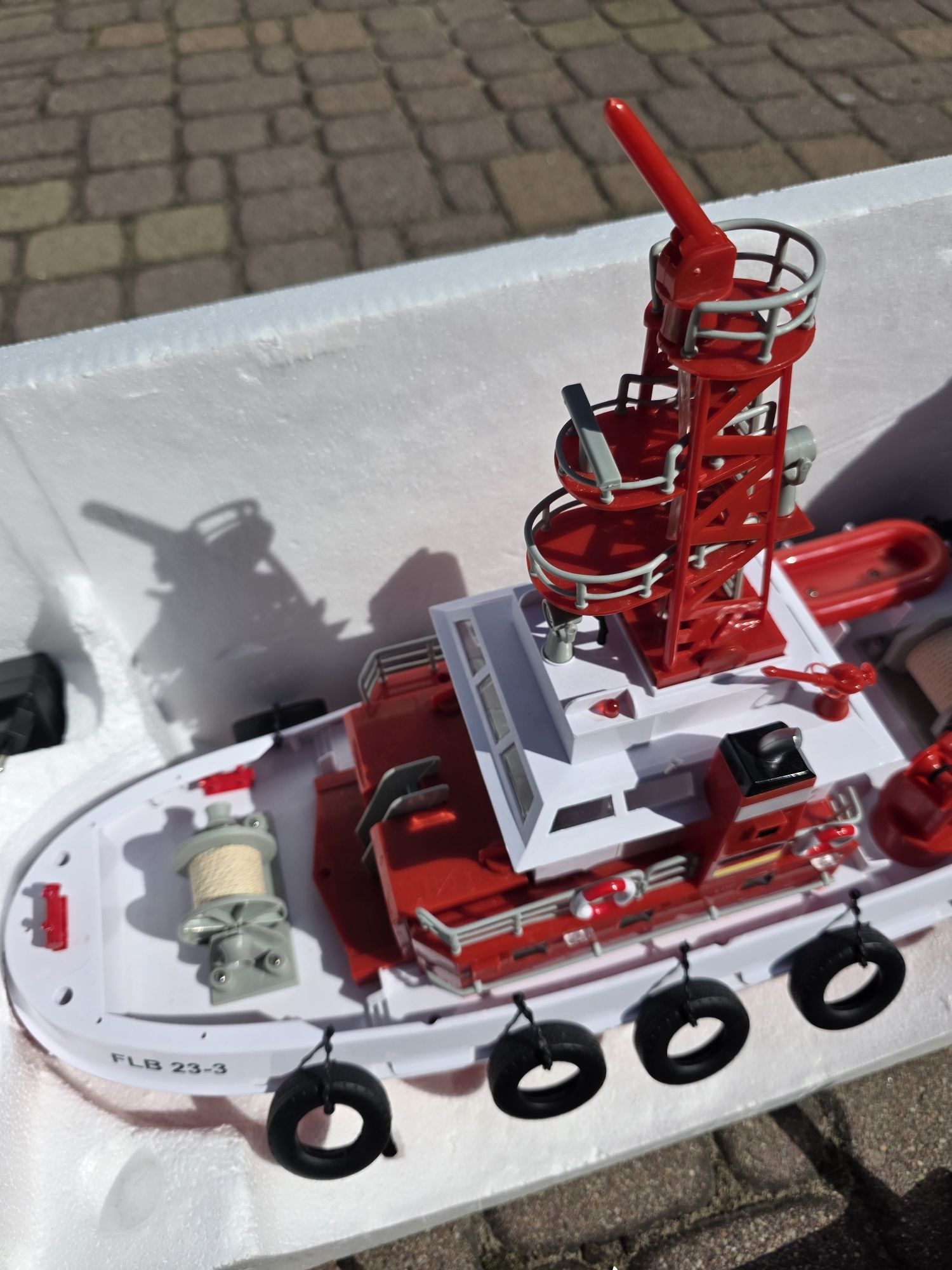 Łódź gaśnicza TC-08 - zdalnie sterowana łódź Armatka wodna światła