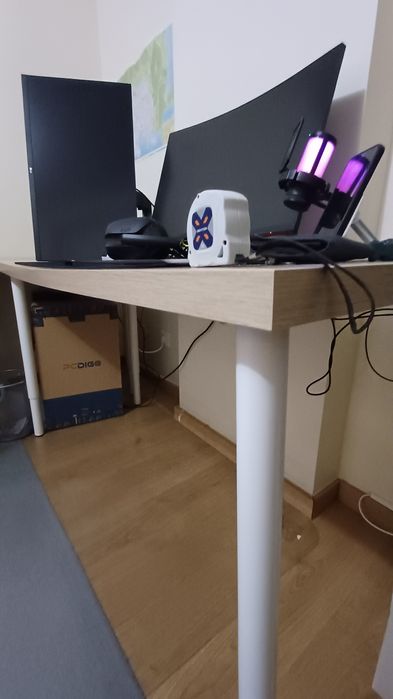 2 Secretária 140 X 60cm com porta cabos