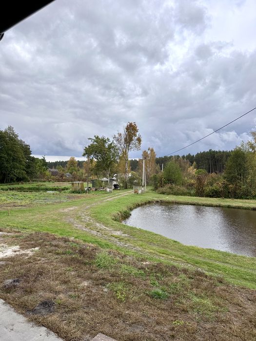Продаж будинку з зарибленим озером.