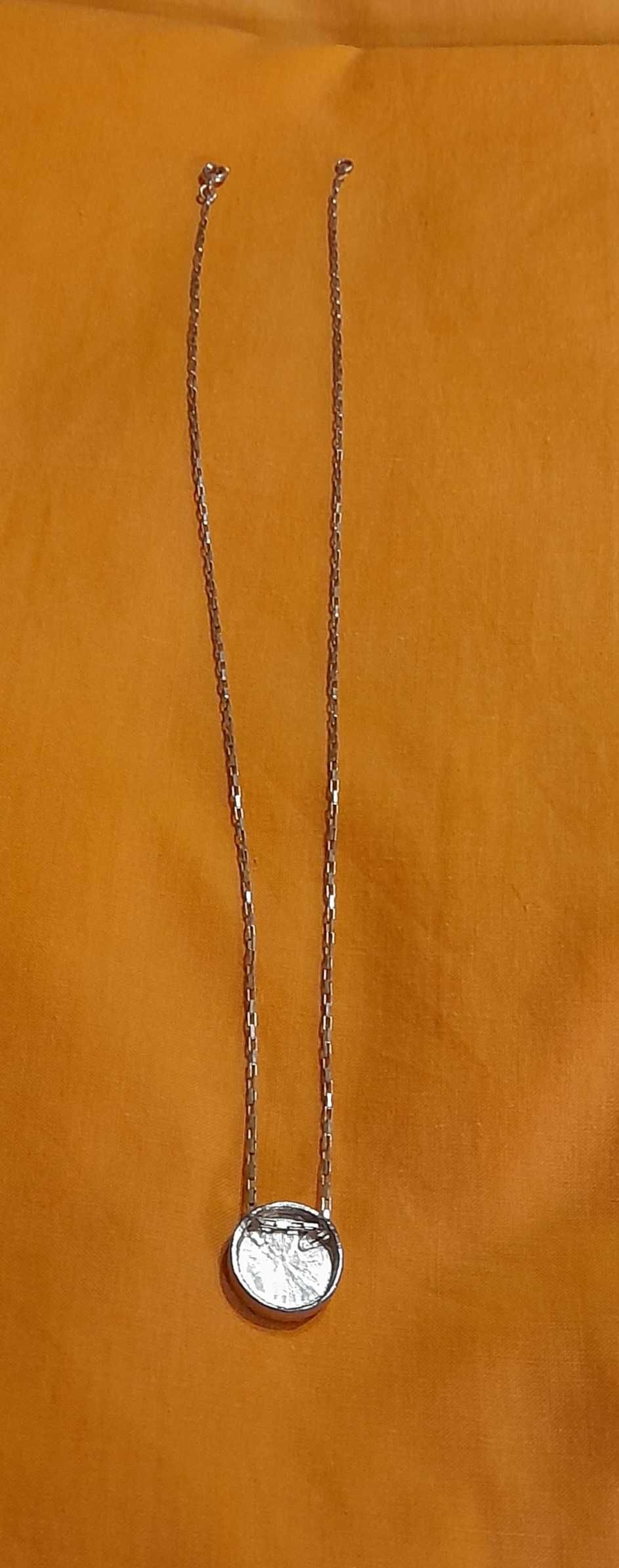 Colar com banho a Prata com pingente  Pomba