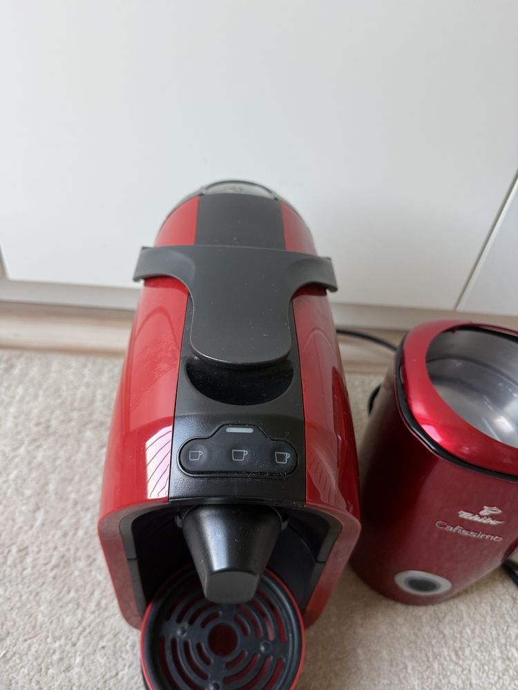 Ekspres kapsułkowy Tchibo Caffisimo + spieniacz do mleka