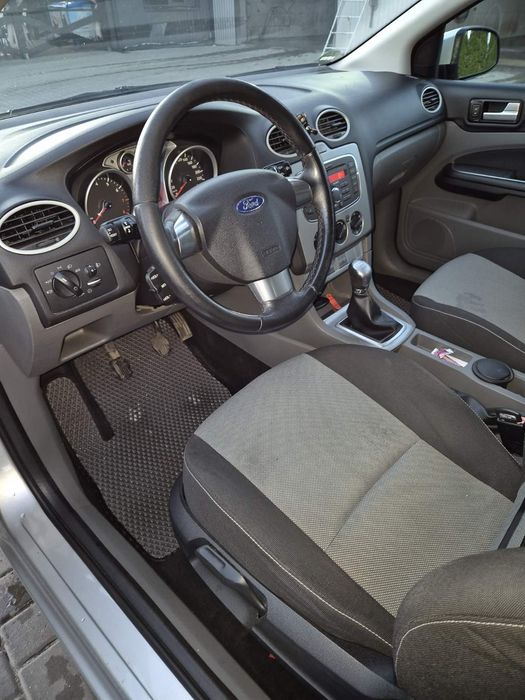 Продам ford focus 2010р 1.6 бензин