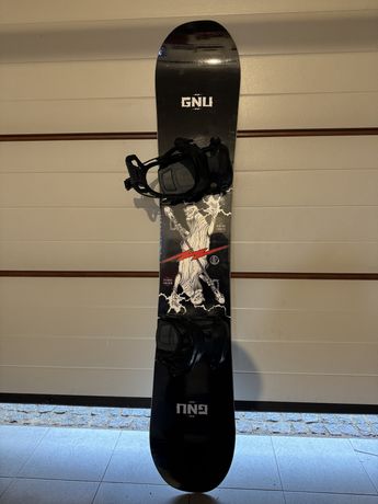 Deska Snowboardowa GNU Riders Choice 154 cm z wiązaniami