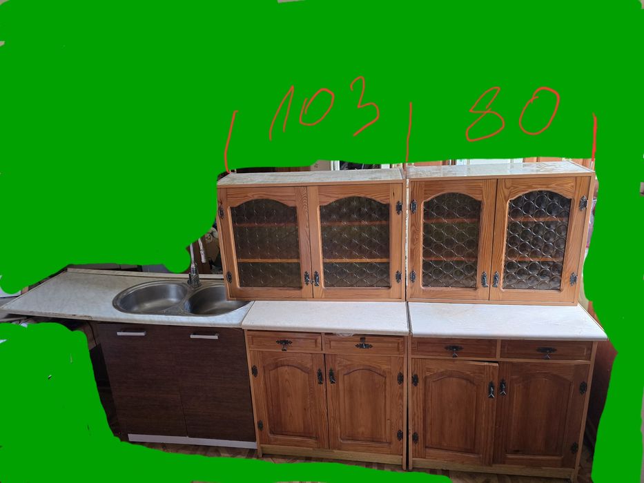 Meble kuchenne z okapem blatami I zlewem z baterią