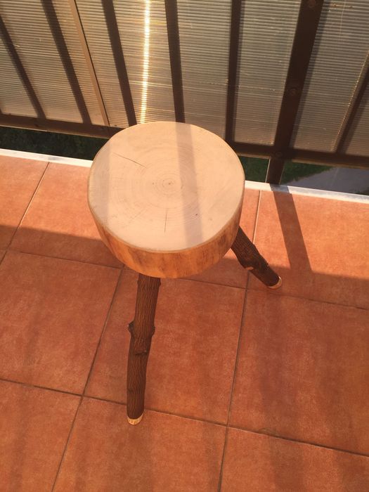Taboret z drewna ręcznie wykonany