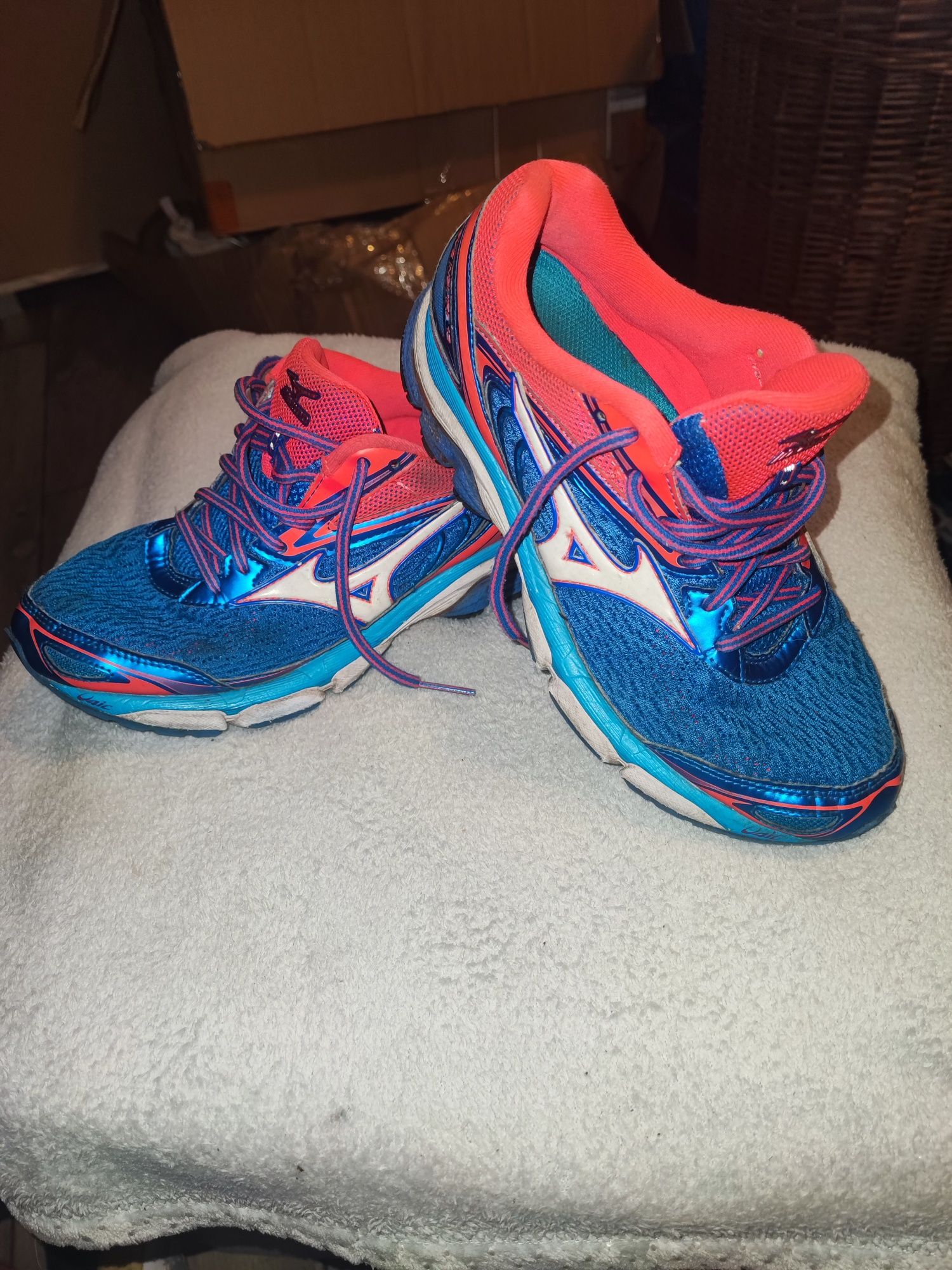 Mizuno buty sportowe 38,5