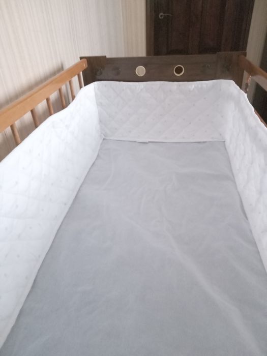 Дитяче  ліжечко.