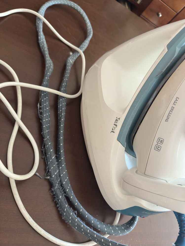 Ferro de engomar com caldeira Tefal
