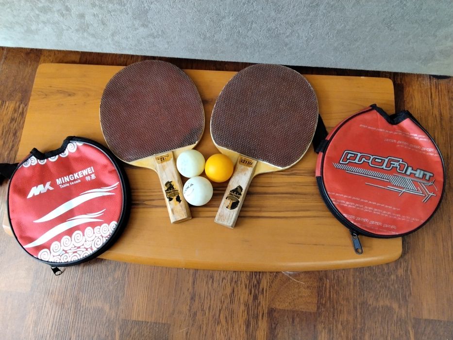 Теннисные ракетки PING PONG Китай. 1977 г. Чехлы для ракеток и шарики.
