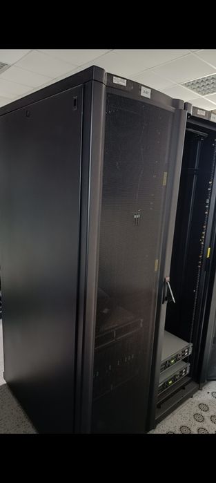 Серверна шафа АРС