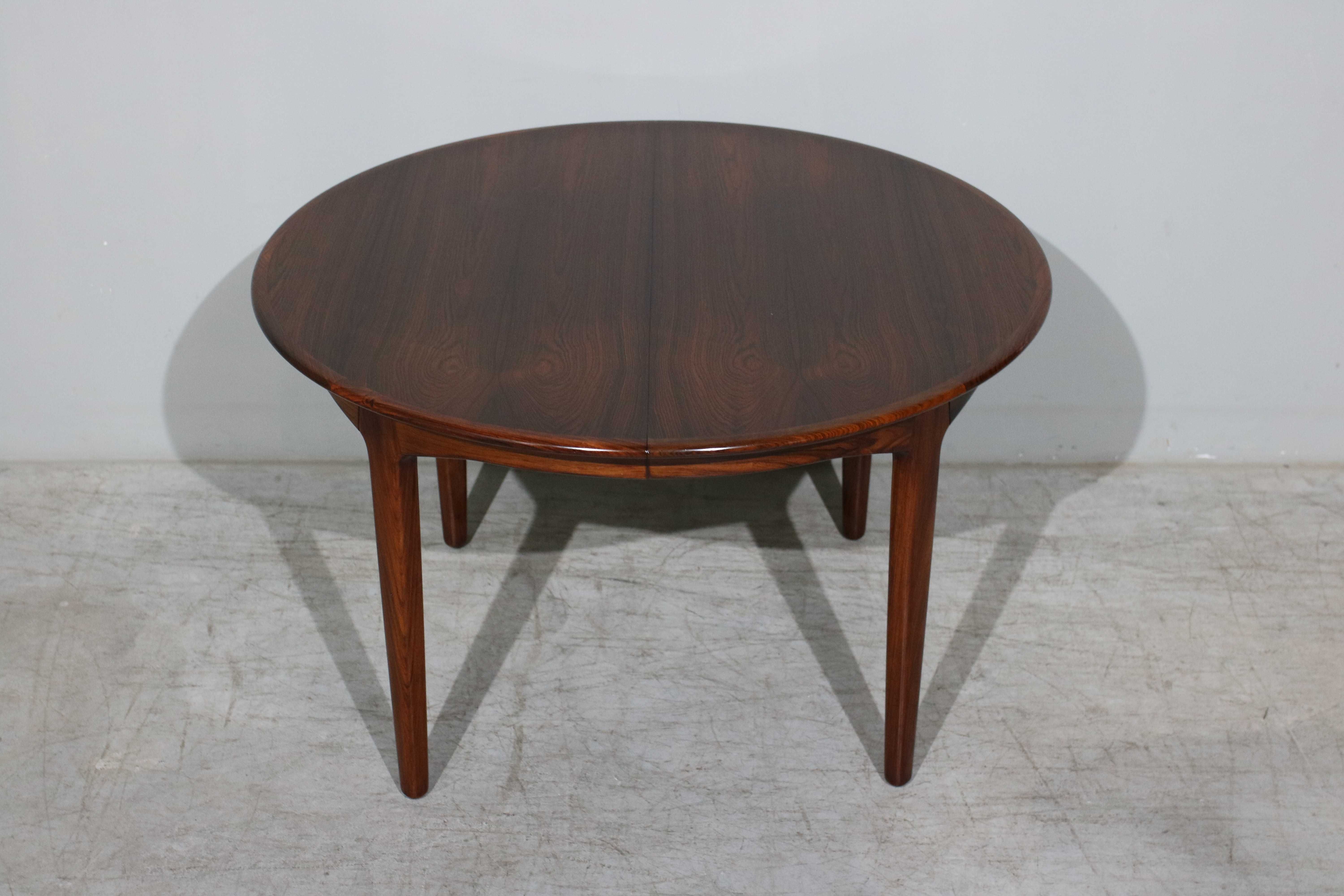 Mesa de jantar extensível Henning Kjaernulf em pau santo | Design