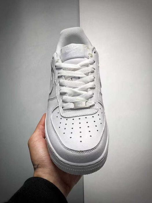 Buty-Trampk-Nike Air Force 1 Low '07 White R.36