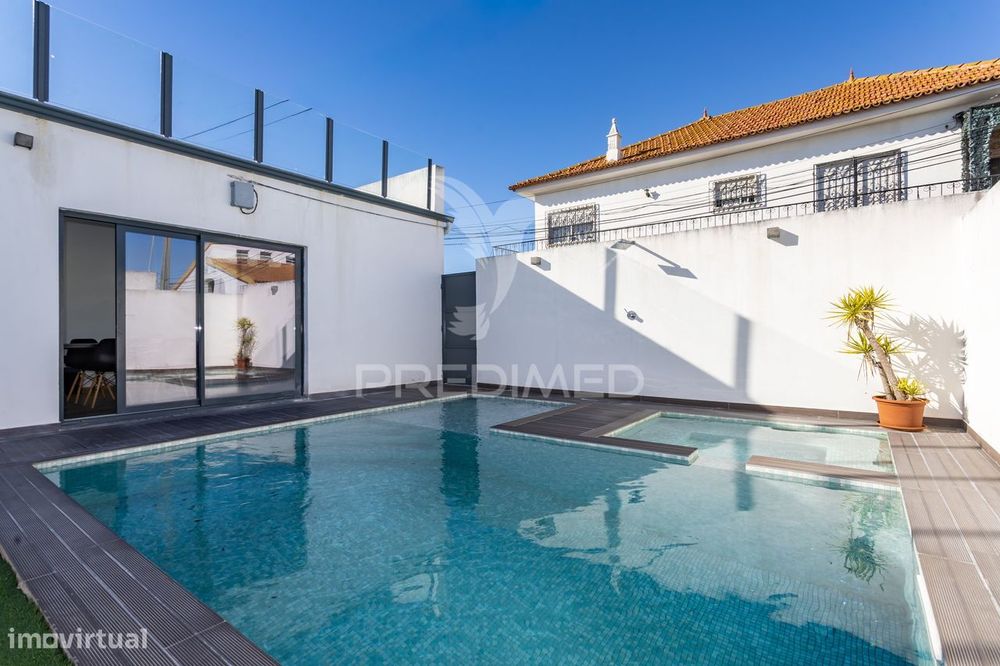 Moradia Moderna com Piscina, Rooftop e Anexo Equipado.