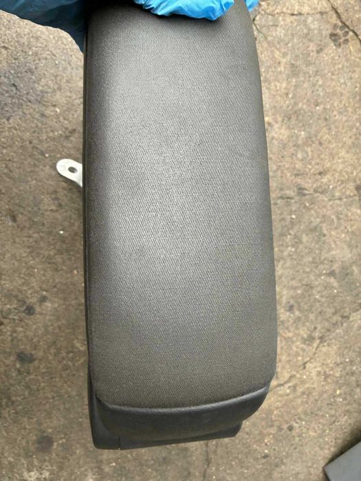 podłokietnik welurowy wspornik mocowanie audi a4 b6 b7 sprawny