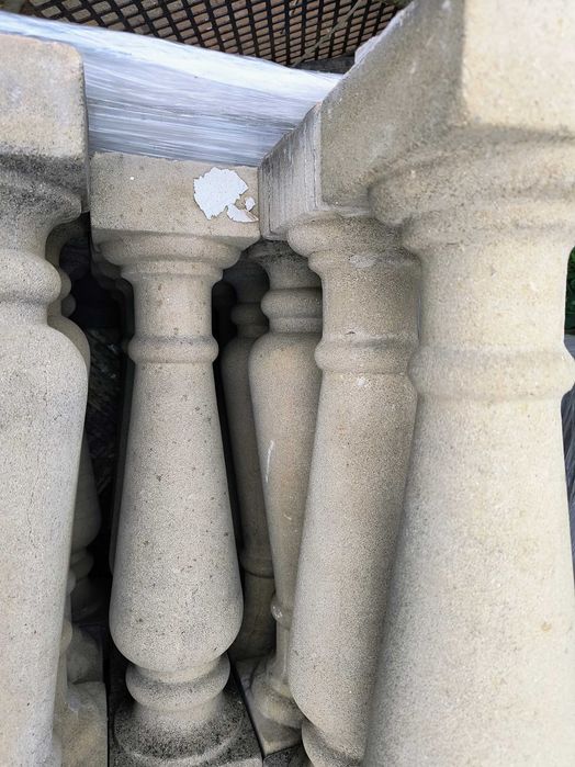 filary tralki balustrady daszek czapa piaskowiec