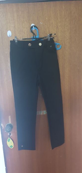 Calça preto com etiqueta